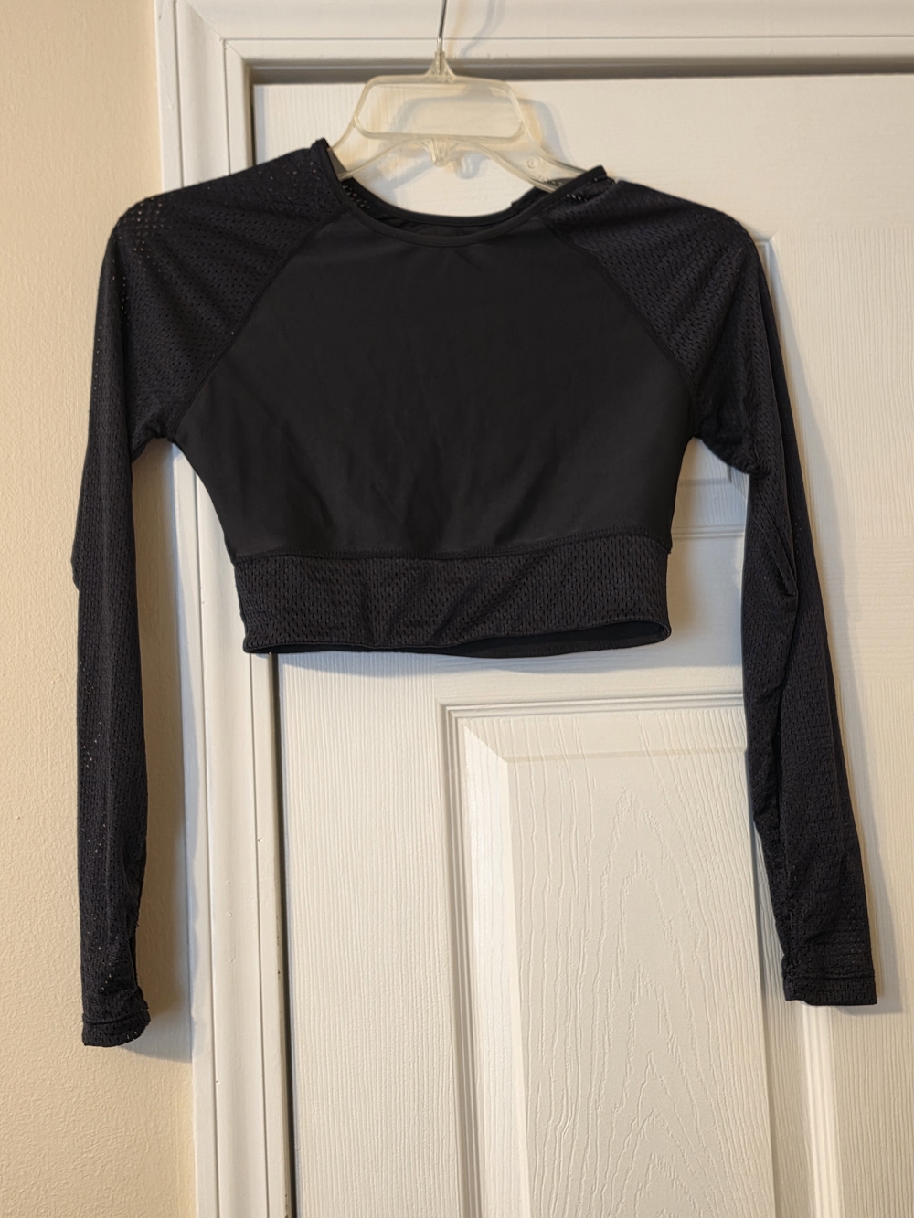 Women's Black Sport Pro Compression Long-Sleeve Mesh-Panel Crop Top -S
